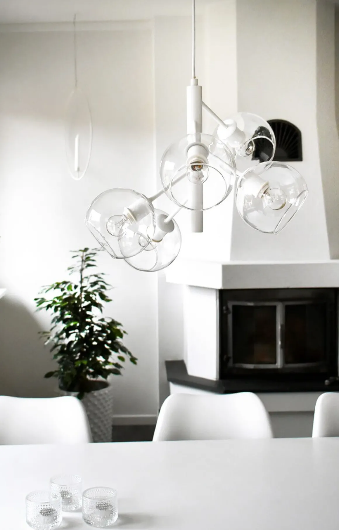 ATOM Taklampa 5-arm 48cm Vit/Klar