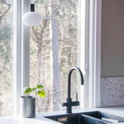 BELL Fönsterlampa 16cm Svart/Opalvit