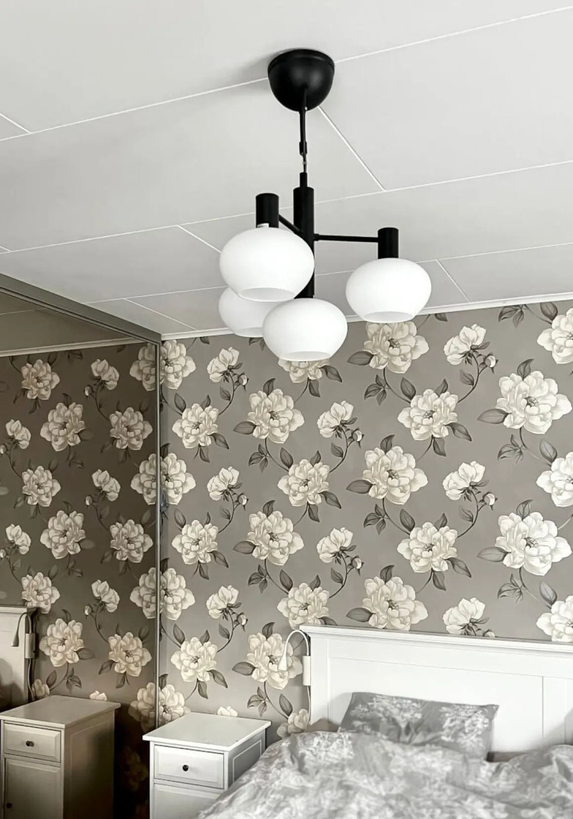 BELL Taklampa 4:a 47cm Svart/Opalvit