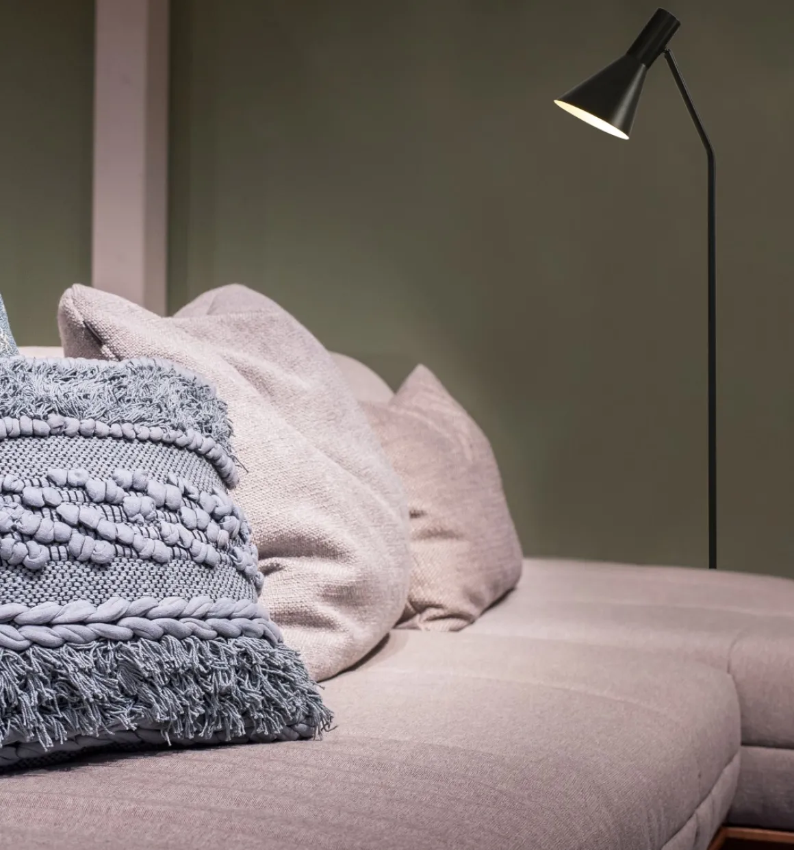 CERES Golvlampa 146cm Svart