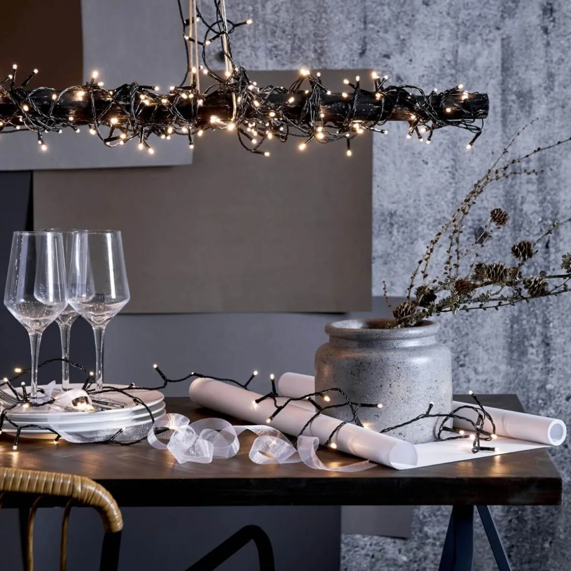 CRISPY ICE WHITE Ljusslinga 12,6m 180LED Vitt/Svart IP44