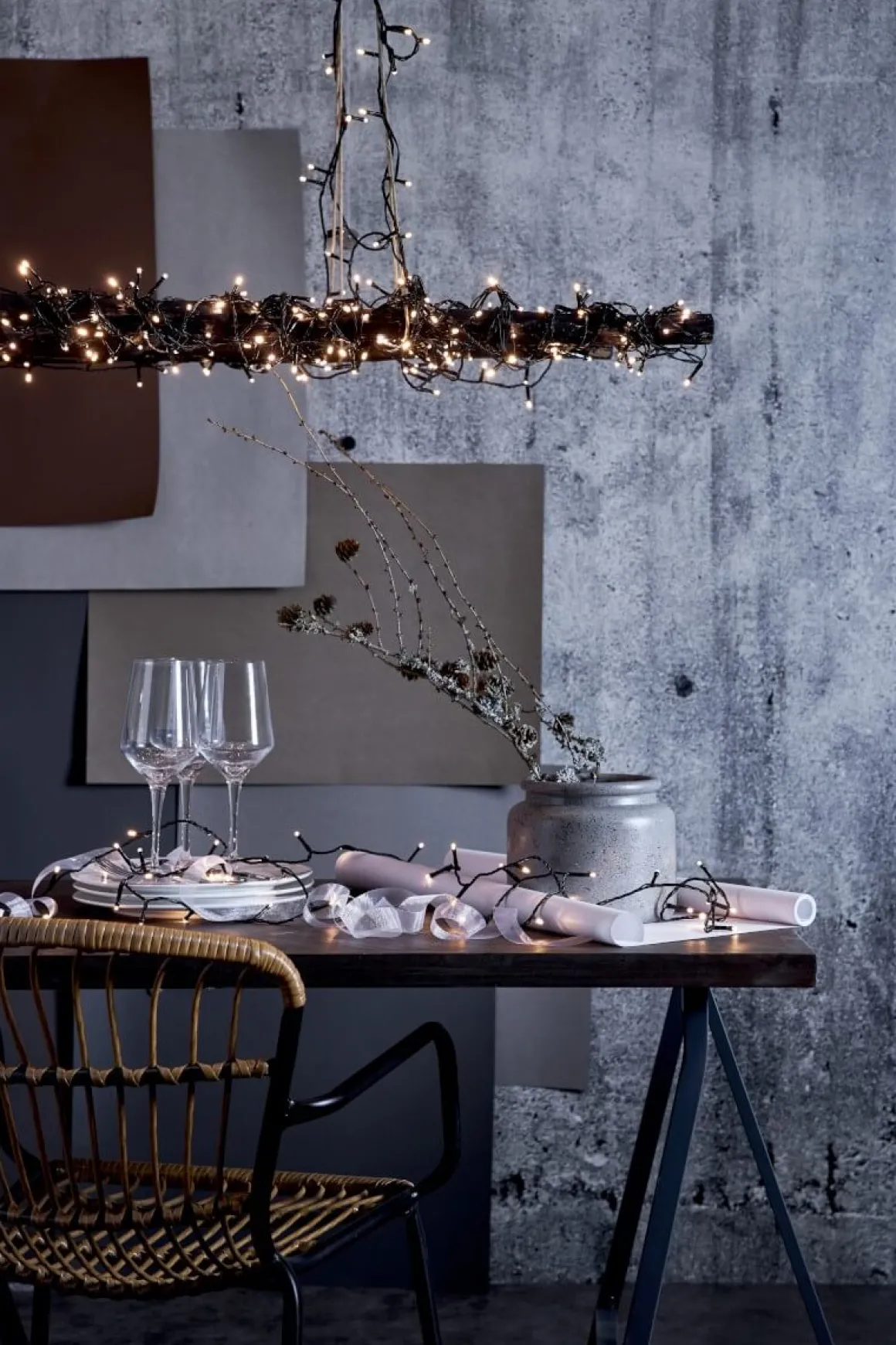 CRISPY ICE WHITE Ljusslinga 12,6m 180LED Vitt/Svart IP44