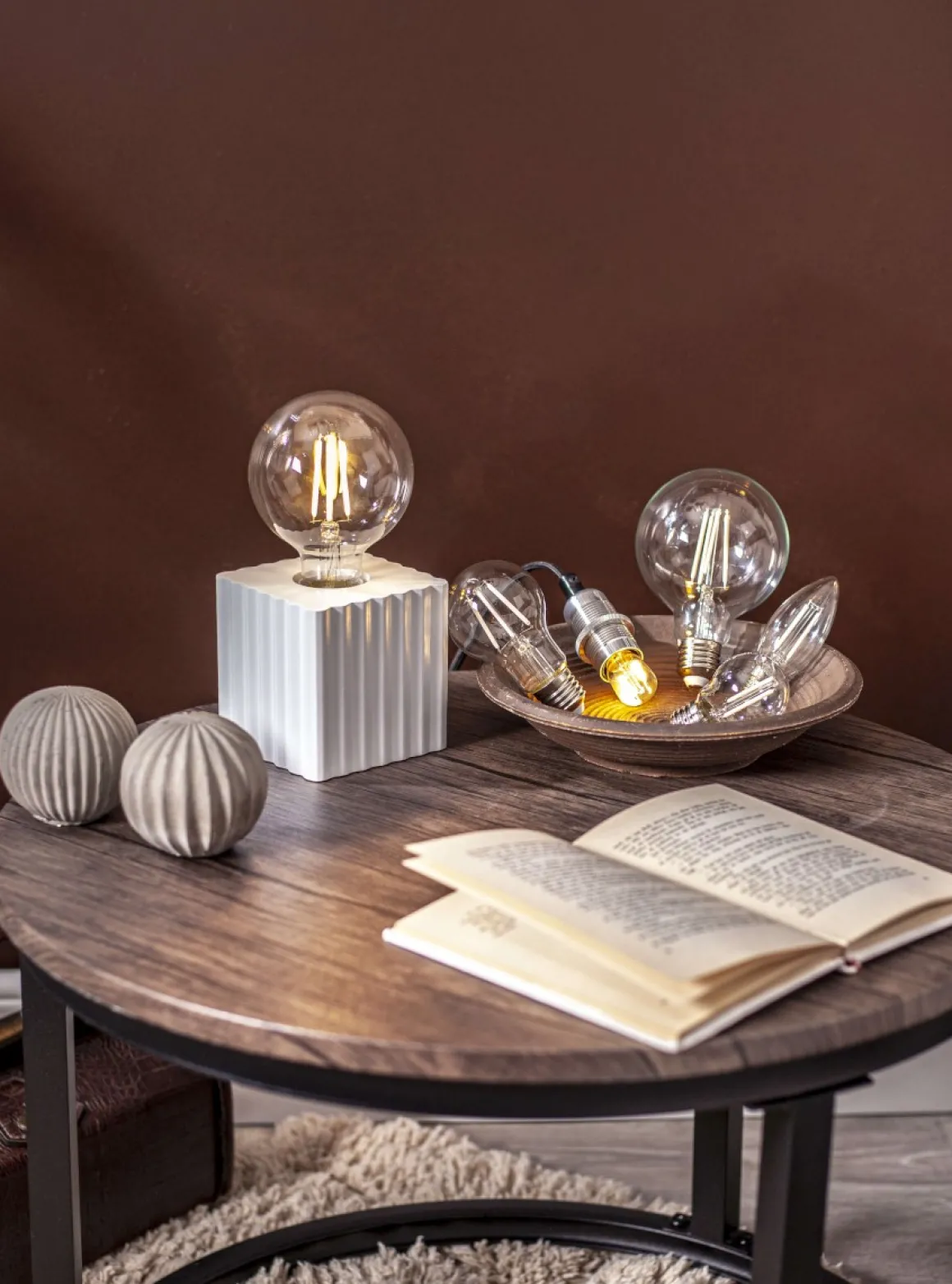 E27 Klot Dimbar Vit 2,5W 2700K 250lm Klar LED-Lampa