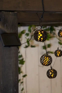 FLAME Solcells-ljusslinga 2,1m Svart