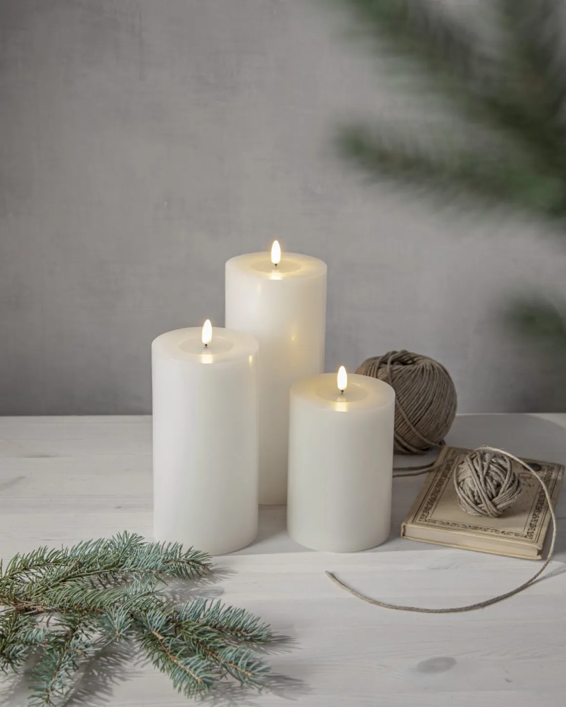 FLAMME FLOW BIG Blockljus Batteri 27,5cm Vit