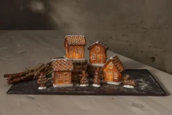 GINGERVILLE Pepparkakshus & Figurer Batteri 30cm Brun