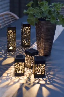 IZOLA MINI Solcellsdekoration 11cm Svart