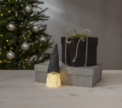 JOYLIGHT Dekorationsfigur Tomte Batteri 18cm Svart