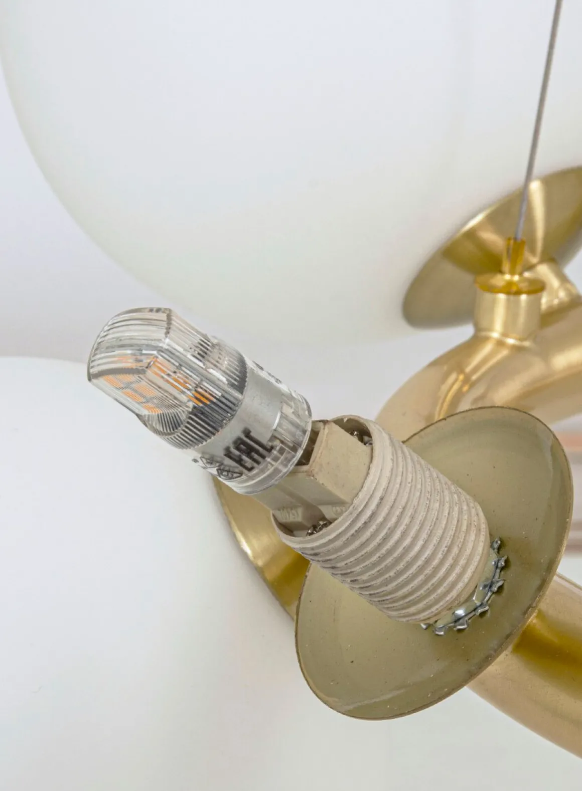 MOLEKYL Taklampa Rund 50cm Matt Mässing/Opalvit