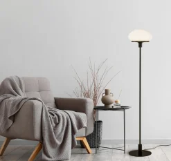 NEW AUGUST Golvlampa 140cm Svart/Opalvit