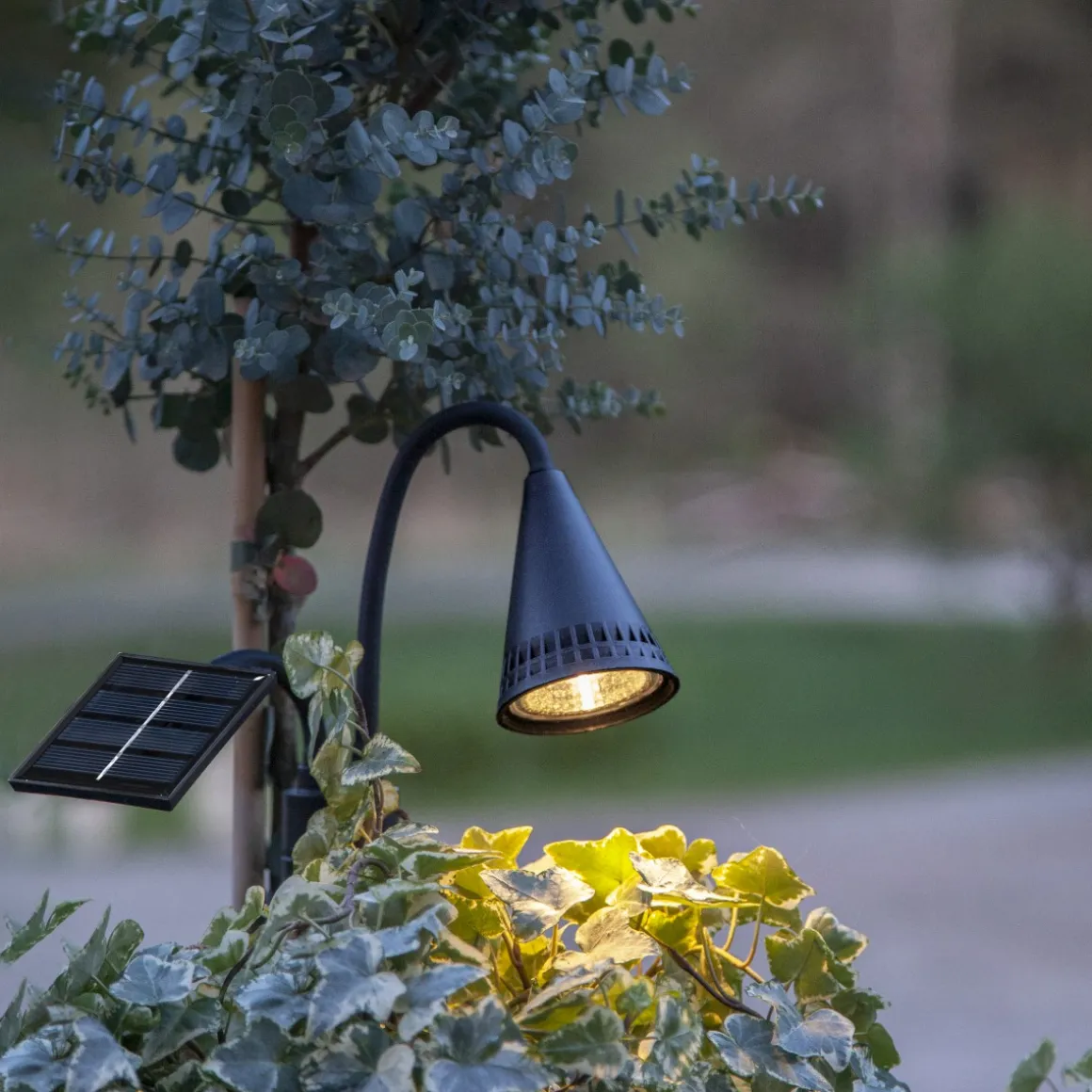 POWERSPOT Solcells-spotlight 34cm Svart Varmvit IP44