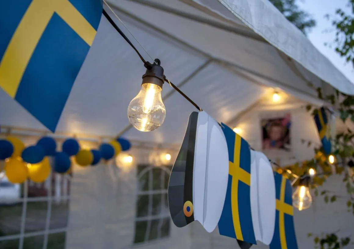 SELECTA Ljusslinga 13,6m 18LED Varmvit/Svart