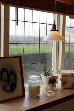 SKOMAKARE Fönsterlampa 20cm Antikmässing/Opalvit