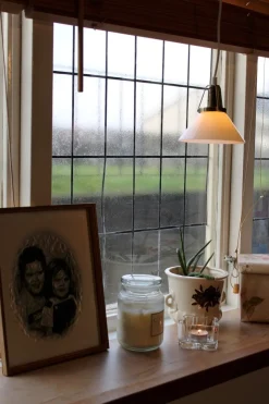 SKOMAKARE Fönsterlampa 15cm Antikmässing/Opalvit