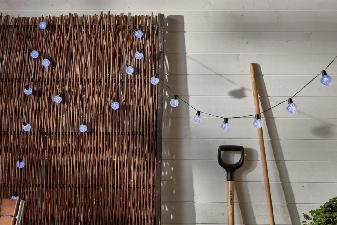 SMART PARTY LIGHT Ljusslinga 25L Batteri 5m 25LED Multi/Svart