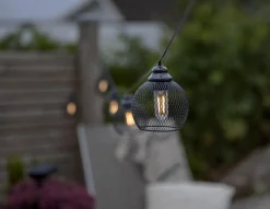 SUNLIGHT - 8 LIGHT Solcells-ljusslinga 700cm Svart