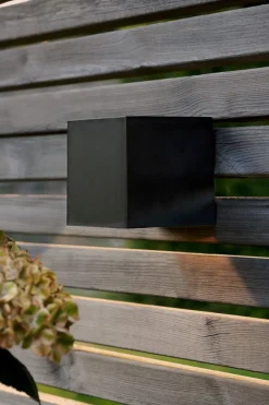 WALLY CUBE Vägglykta Solcell 10cm Svart