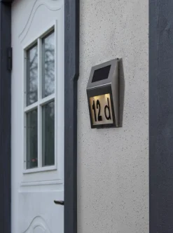 WALLY Husnummerskylt Solcell 20cm Silver